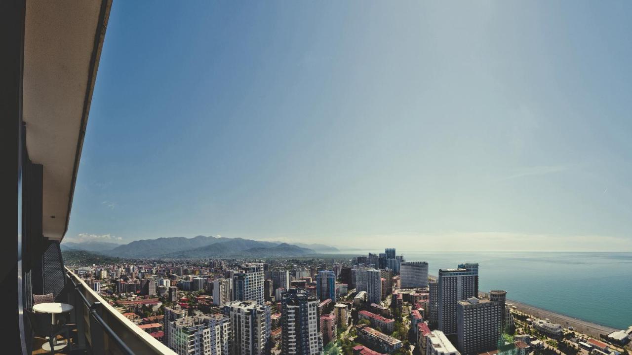 Orbi City Aparthotel Batumi Exteriör bild
