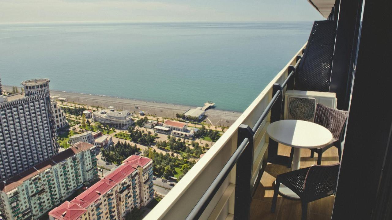 Orbi City Aparthotel Batumi Exteriör bild