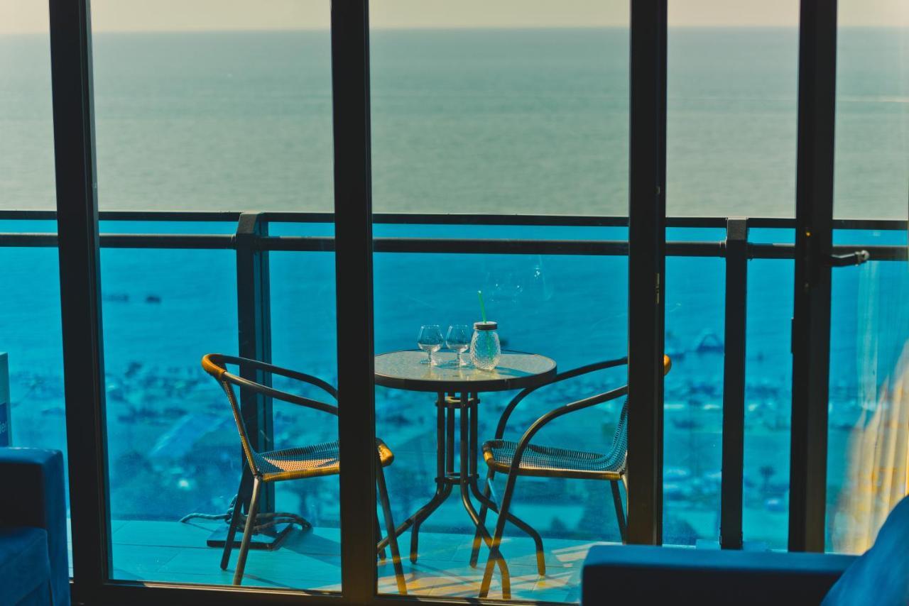 Orbi City Aparthotel Batumi Exteriör bild