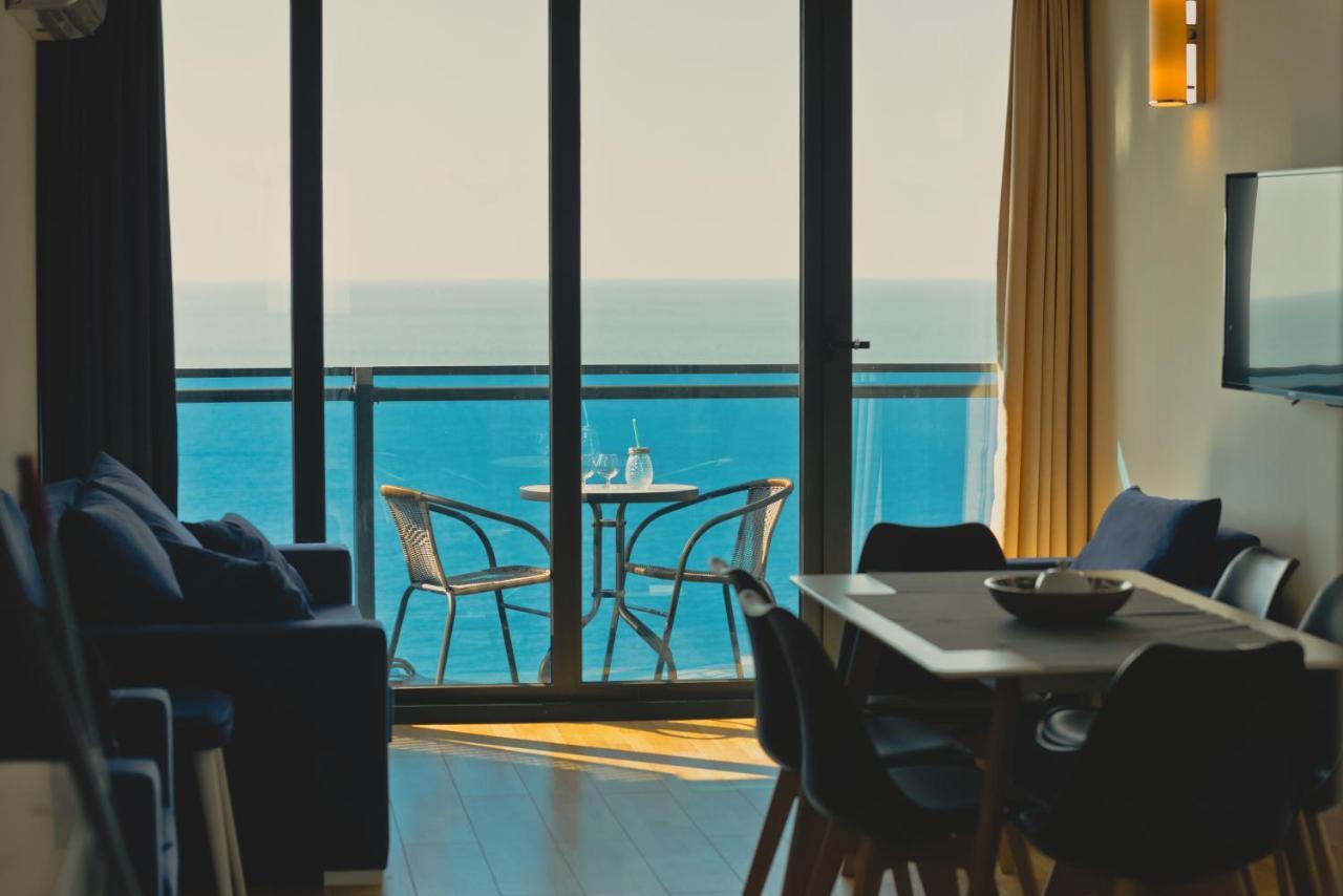 Orbi City Aparthotel Batumi Exteriör bild