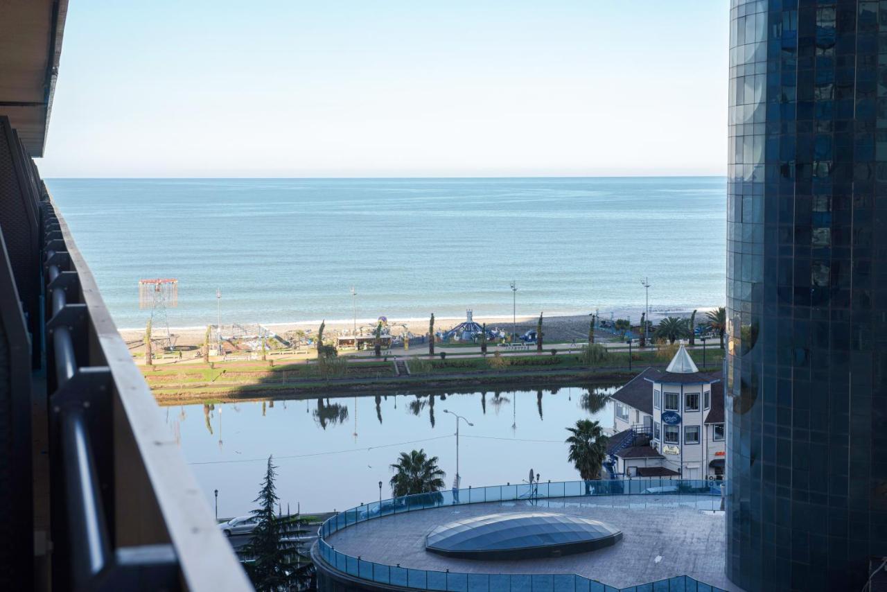 Orbi City Aparthotel Batumi Exteriör bild