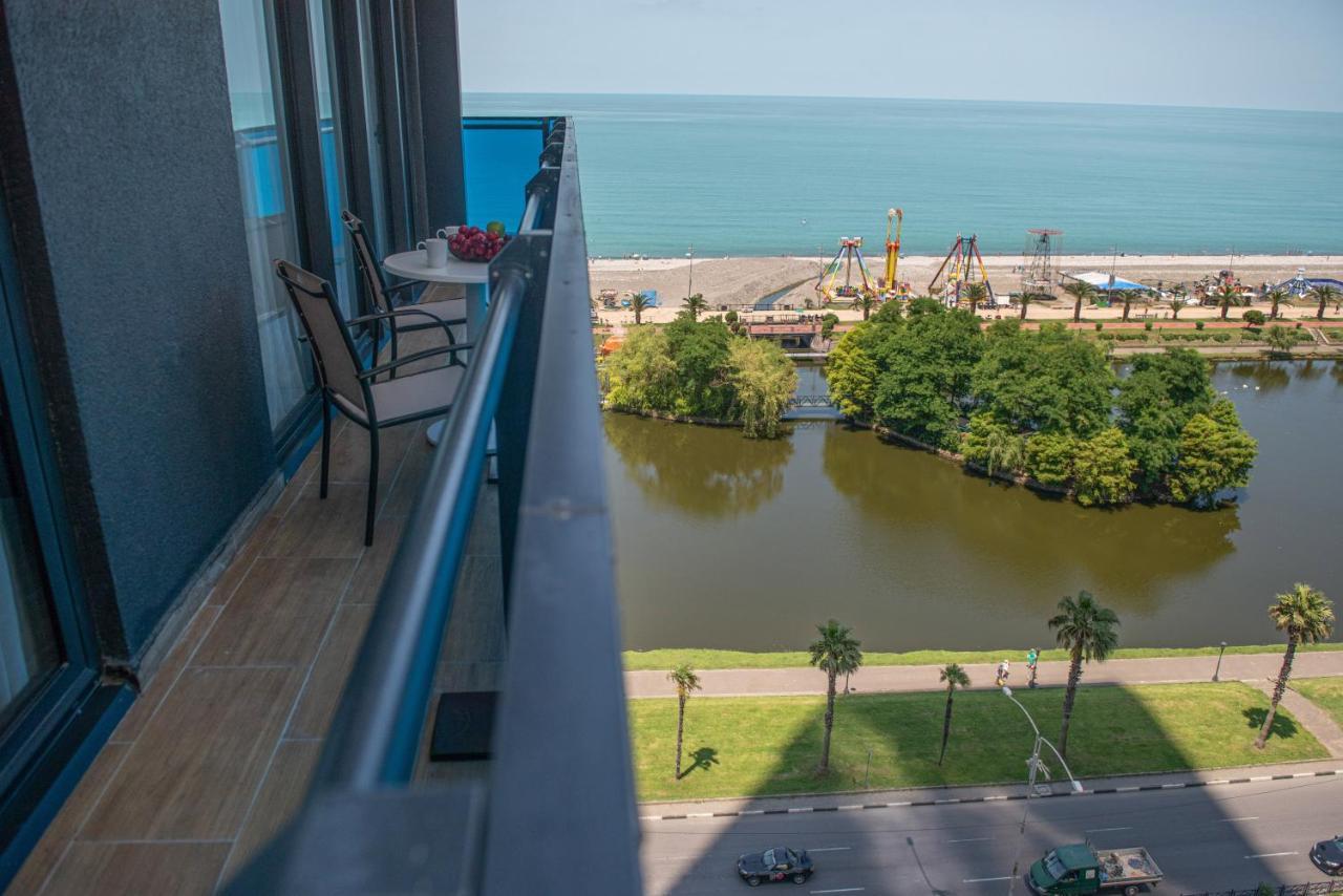 Orbi City Aparthotel Batumi Exteriör bild
