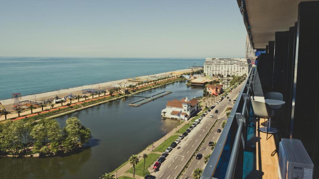 Orbi City Aparthotel Batumi Exteriör bild