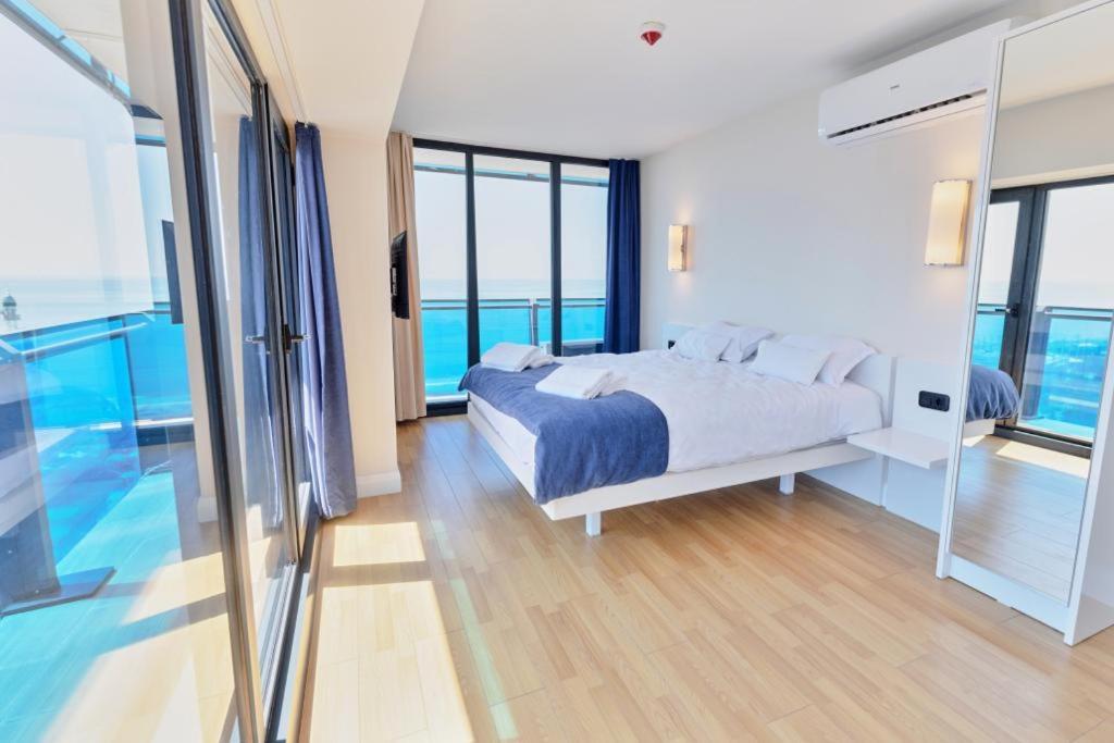 Orbi City Aparthotel Batumi Exteriör bild