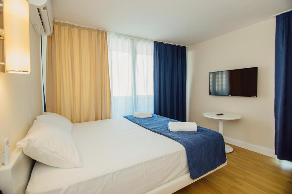 Orbi City Aparthotel Batumi Exteriör bild