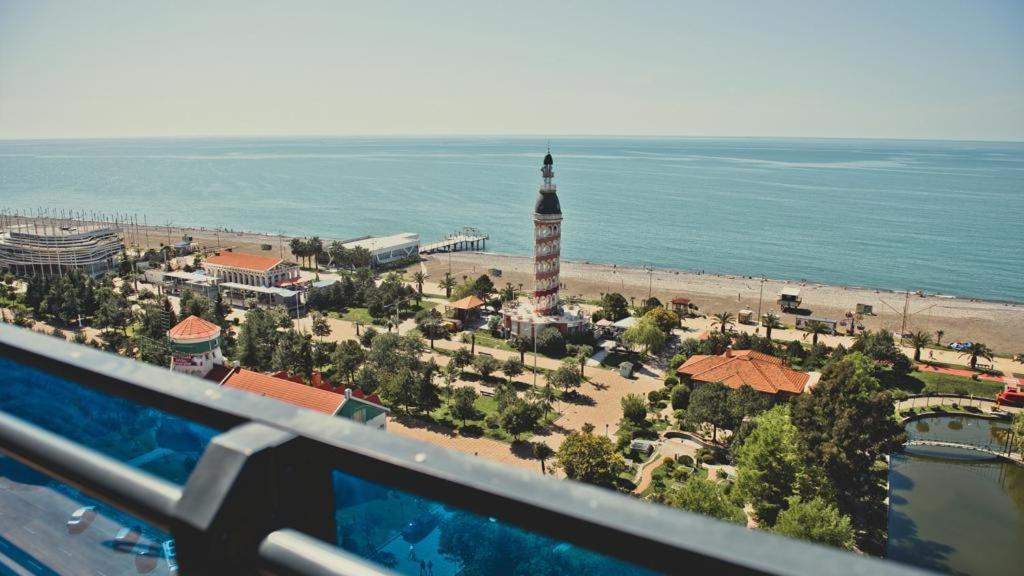 Orbi City Aparthotel Batumi Exteriör bild