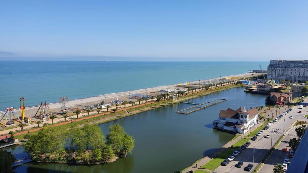 Orbi City Aparthotel Batumi Exteriör bild