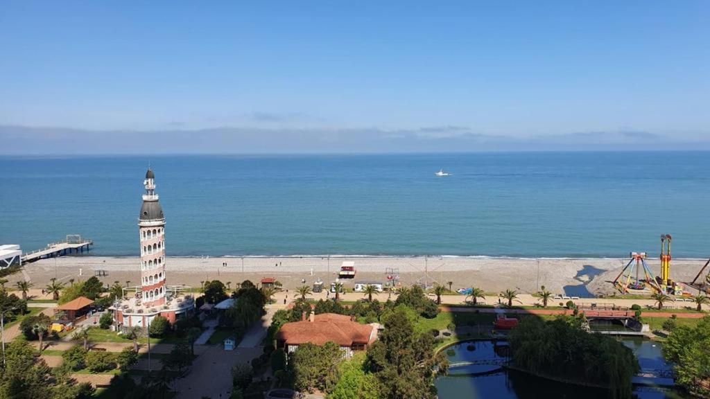 Orbi City Aparthotel Batumi Exteriör bild