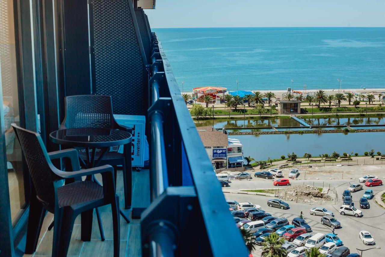 Orbi City Aparthotel Batumi Exteriör bild